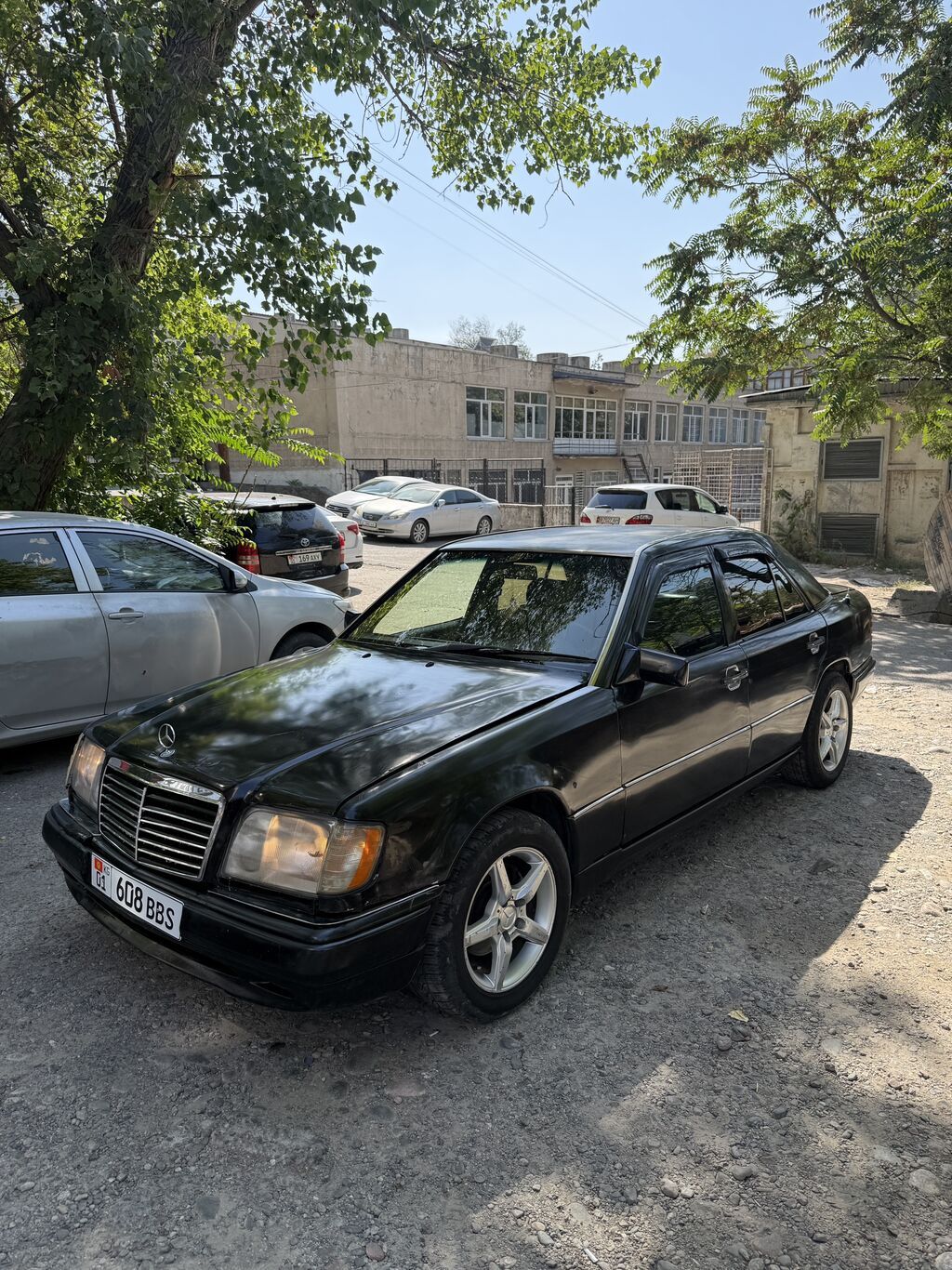 Mercedes-Benz W124: 1993 г., 2.8 л, Механика, Бензин, Седан: фото 2