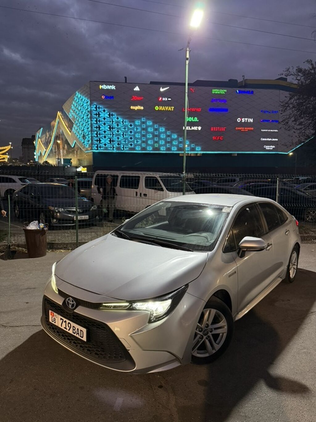 Toyota Corolla: 2020 г., 1.8 л, Вариатор, Гибрид, Седан: фото 3