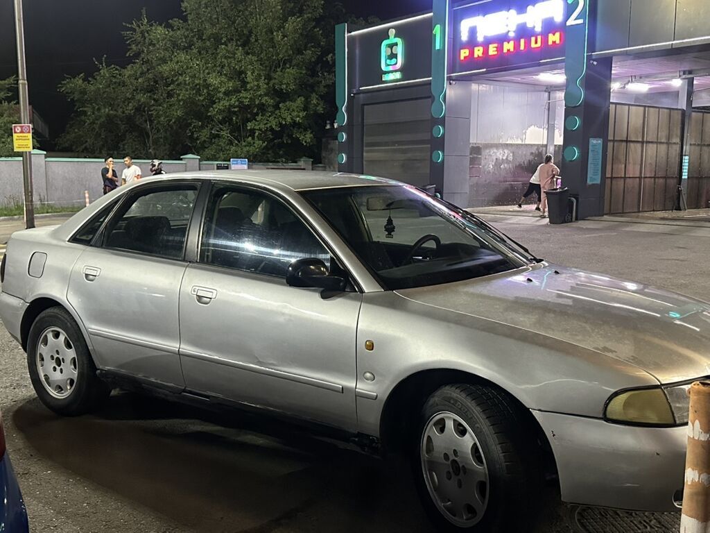 Audi A4: 1997 г., 1.8 л, Механика, Бензин, Седан — фото 6