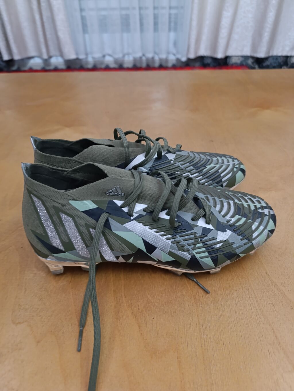 Футбольные бутсы Adidas Predator с высоким носком (mid-cut): фото 2