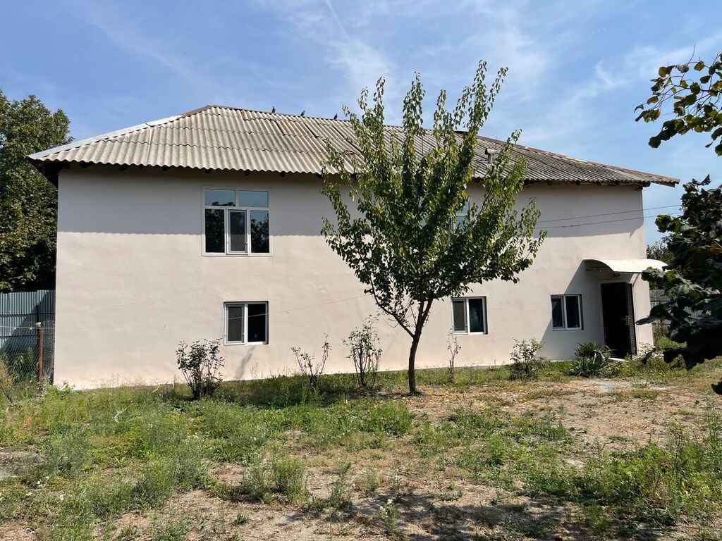 Həyət evi – geniş torpaq sahəsi ilə - İkiqat yamaclı dam örtüyü, bərk