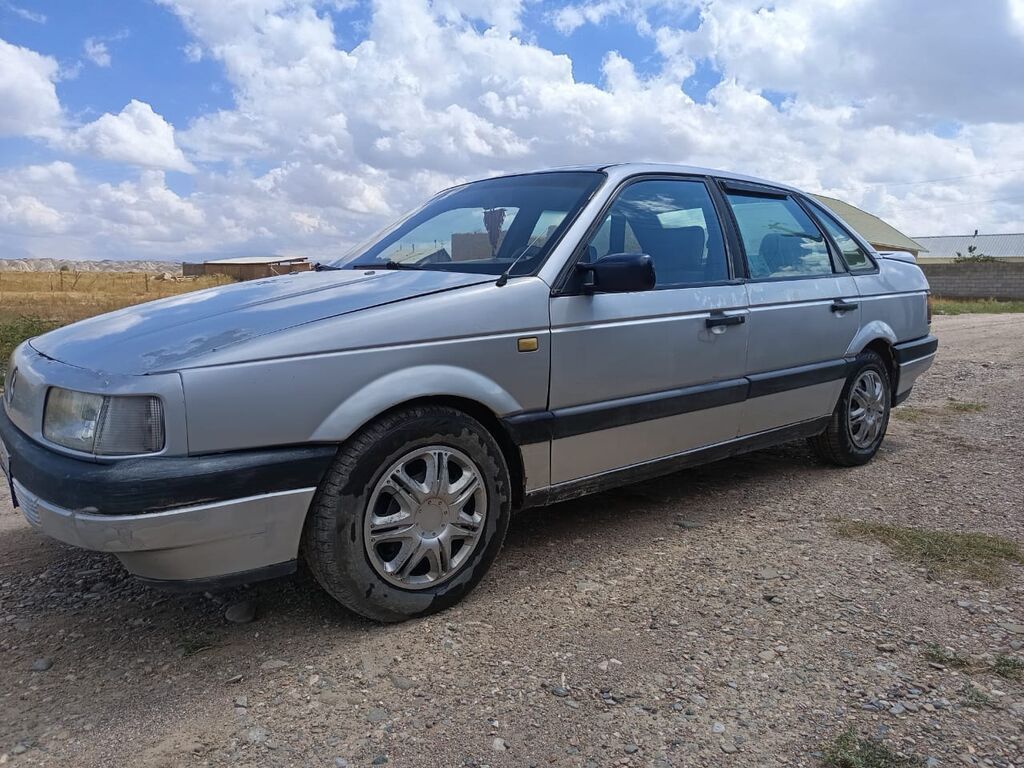 Volkswagen Passat: 1990 г., 1.8 л, Механика, Бензин, Седан: фото 4