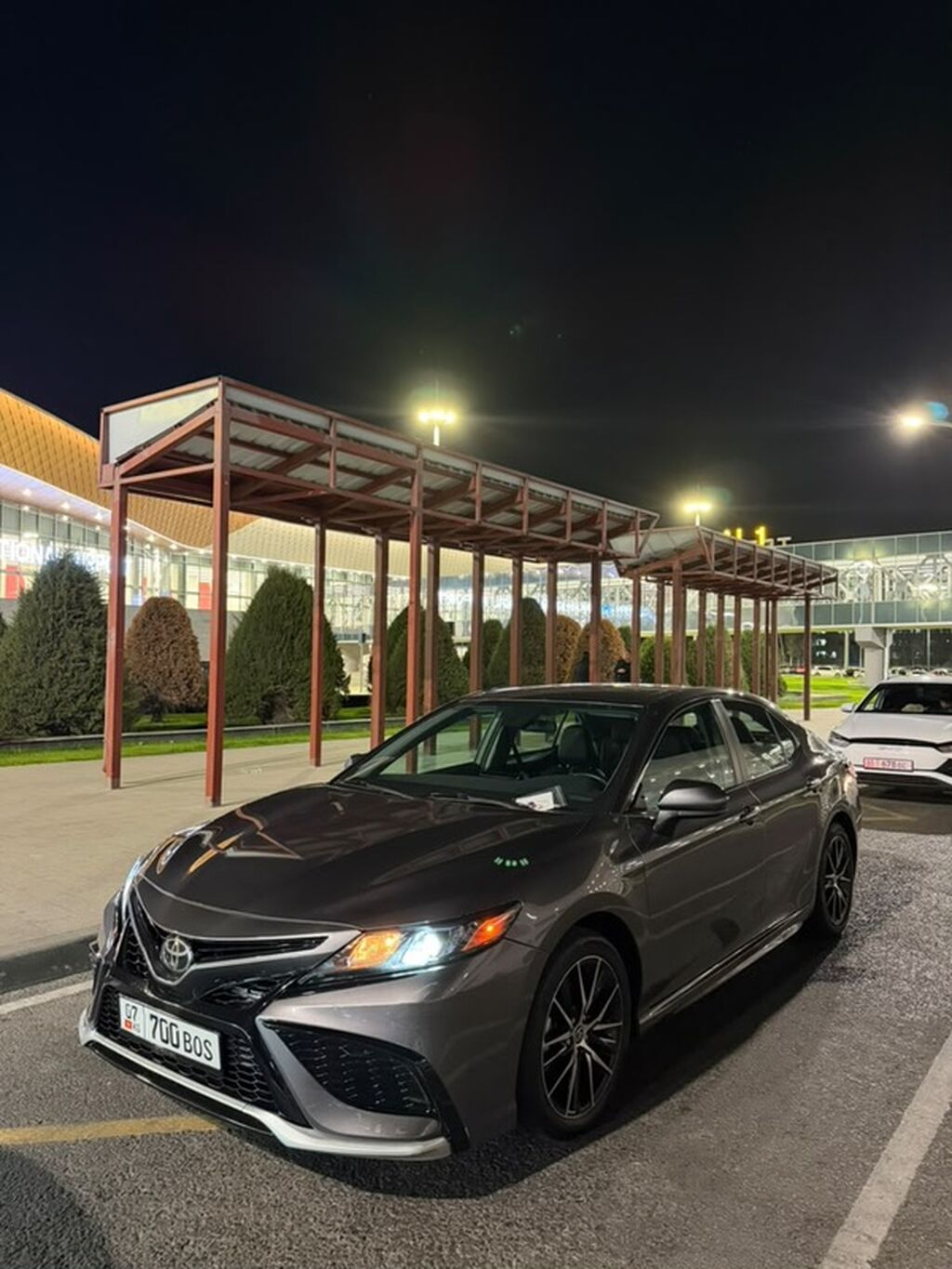 Toyota Camry: 2021 г., 2.5 л, Автомат, Бензин, Седан: фото 2