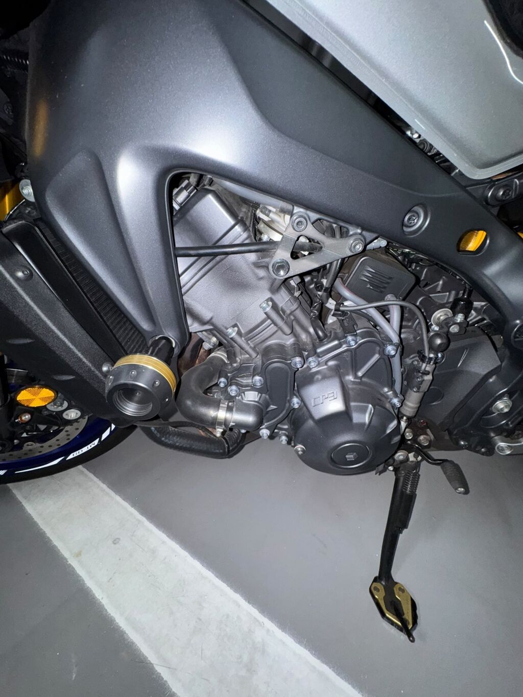 Yamaha MT‑09 SP (поколение с USD-вилкой золотого цвета) - Класс: фото 8