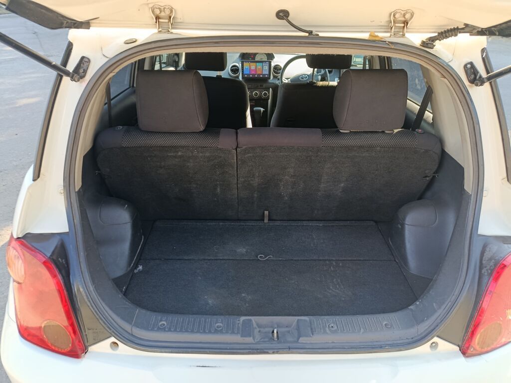 Toyota Ist: 2003 г., 1.3 л, Автомат, Бензин, Хэтчбэк: фото 7