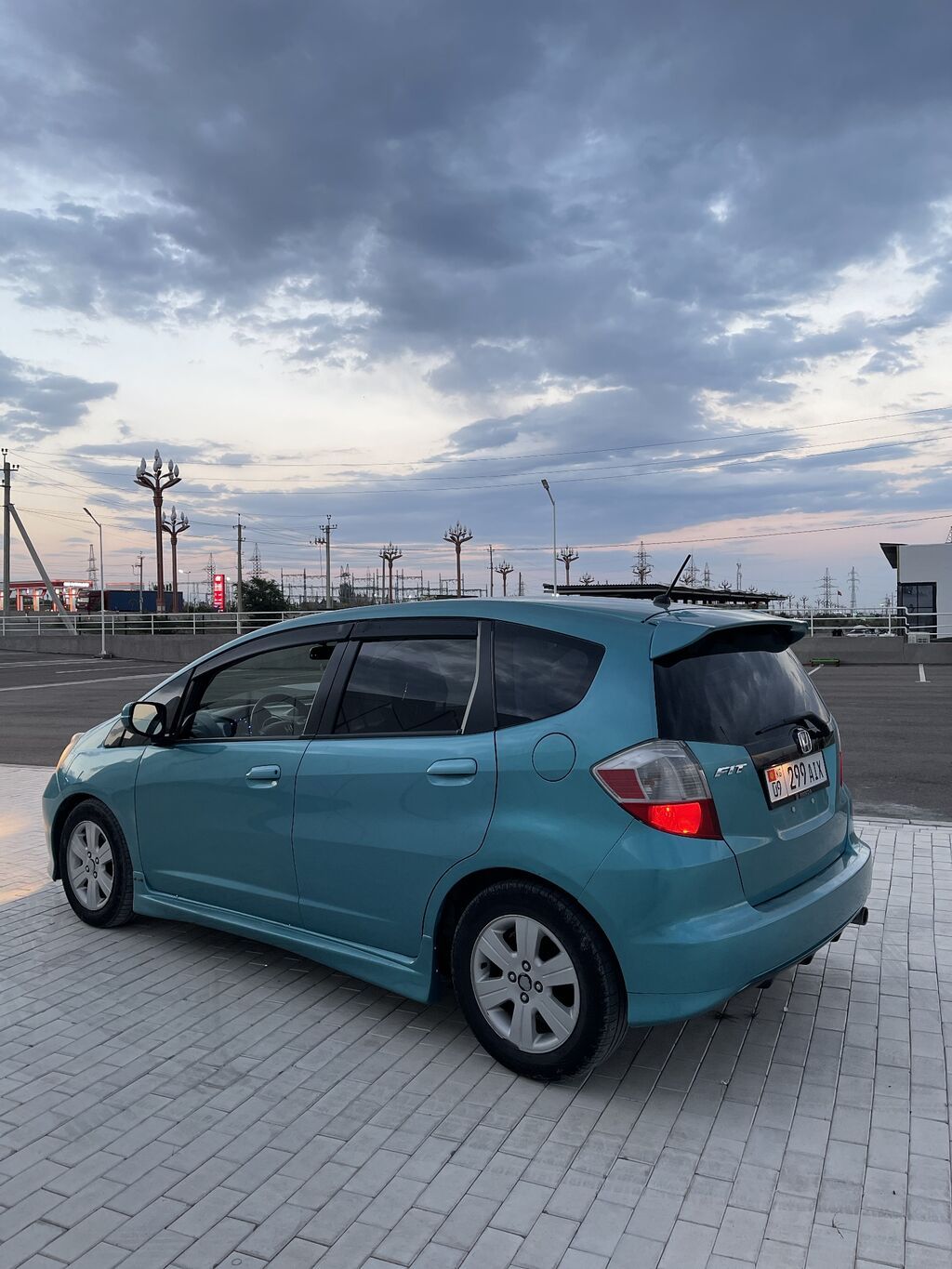 Honda Fit: 2011 г., 1.5 л, Автомат, Бензин, Хэтчбэк: фото 2