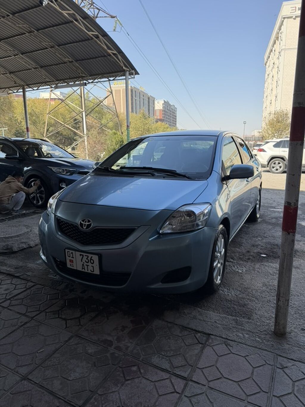 Toyota Yaris: 2009 г., 1.5 л, Автомат, Бензин, Седан: фото 2