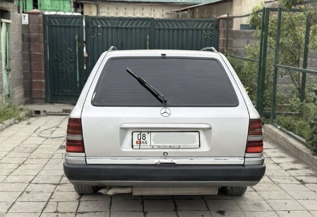 Mercedes-Benz W124: 1993 г., 2.3 л, Механика, Бензин, Универсал: фото 5