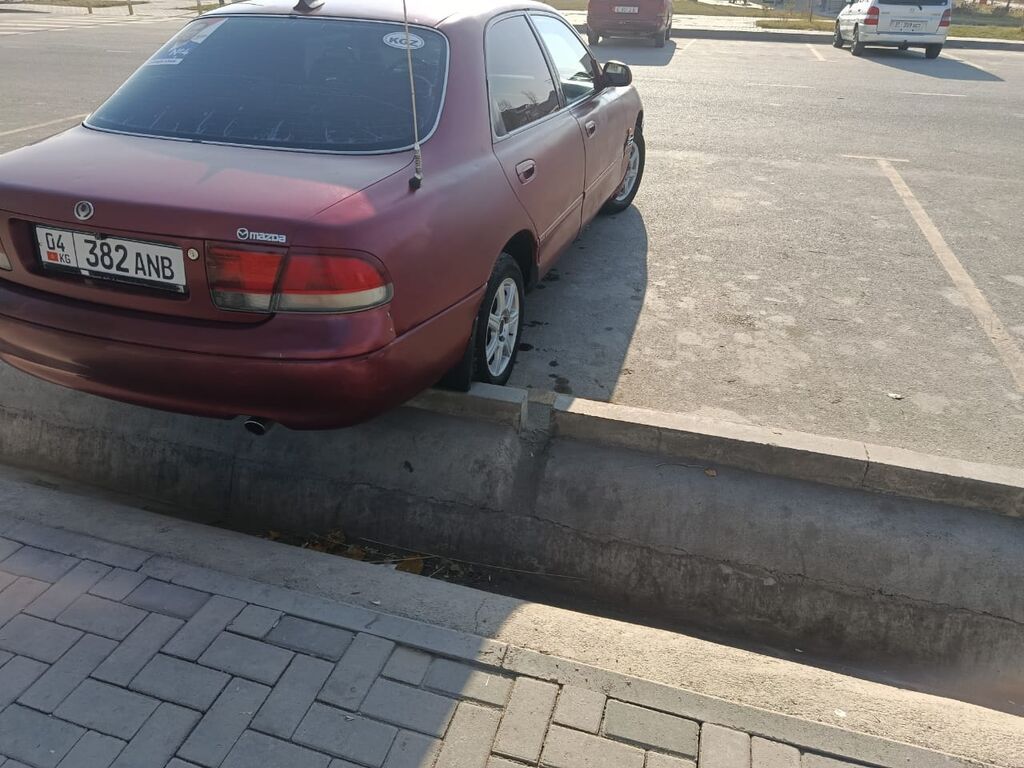 Mazda 626: 1992 г., 2 л, Механика, Бензин, Седан: фото 3
