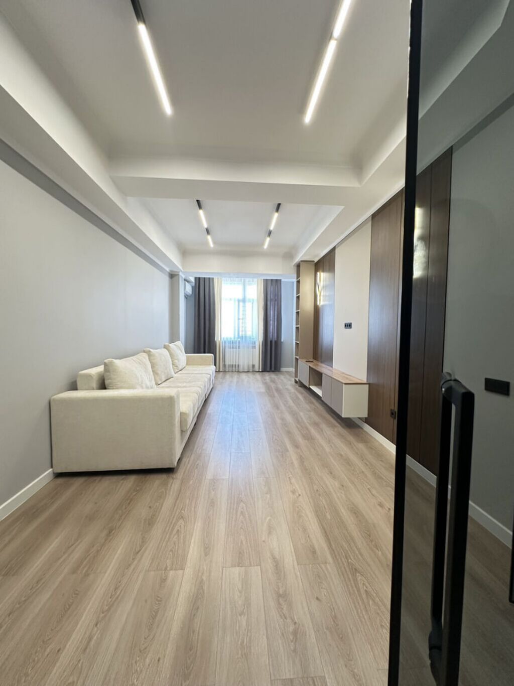 3 комнаты, 86 м², ул. Баха / Гагарина 7 этаж, Дизайнерский ремонт: фото 2