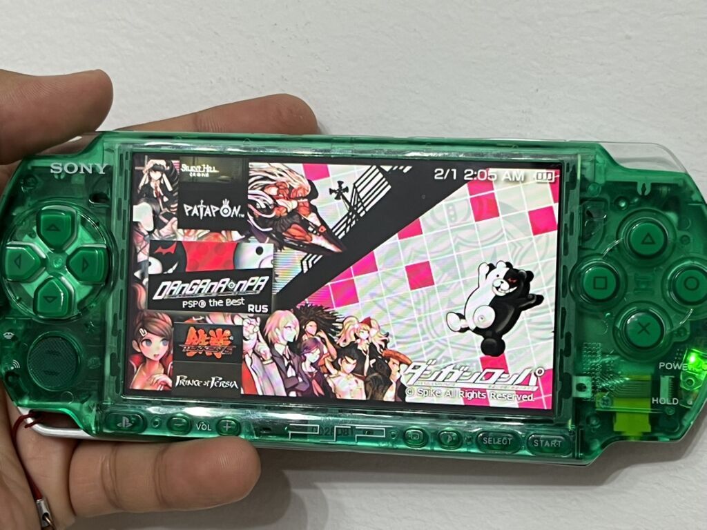 Портативная игровая консоль Sony PSP 3000 в полупрозрачном зелёном: фото 2