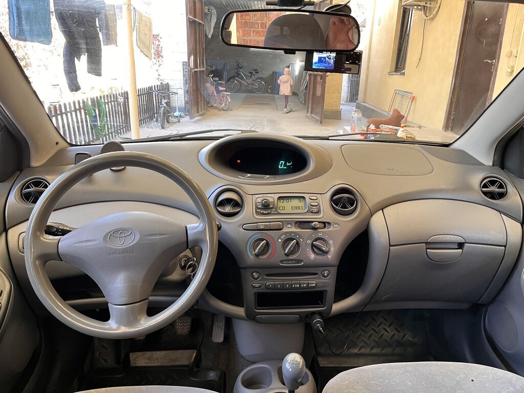 Toyota Yaris: 2000 г., 1.3 л, Автомат, Бензин, Хэтчбэк: фото 7