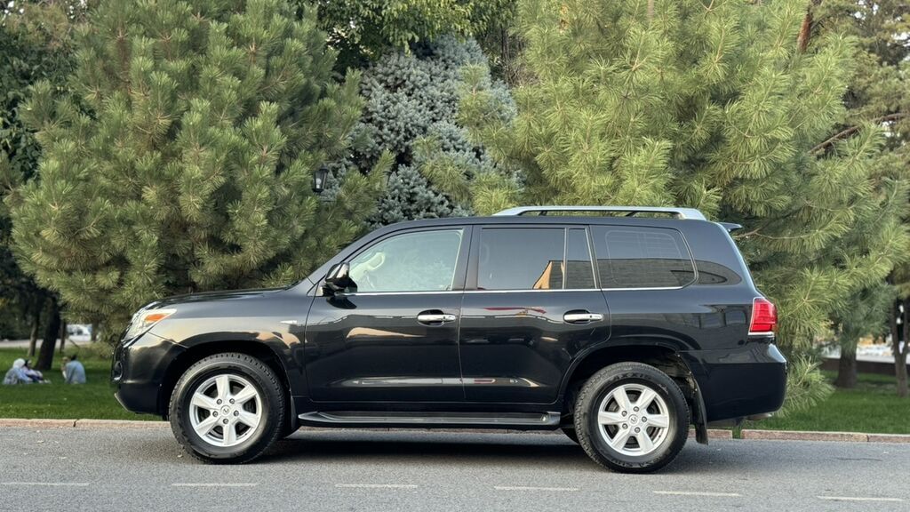 Lexus LX: 2011 г., 5.7 л, Автомат, Бензин, Внедорожник: фото 2