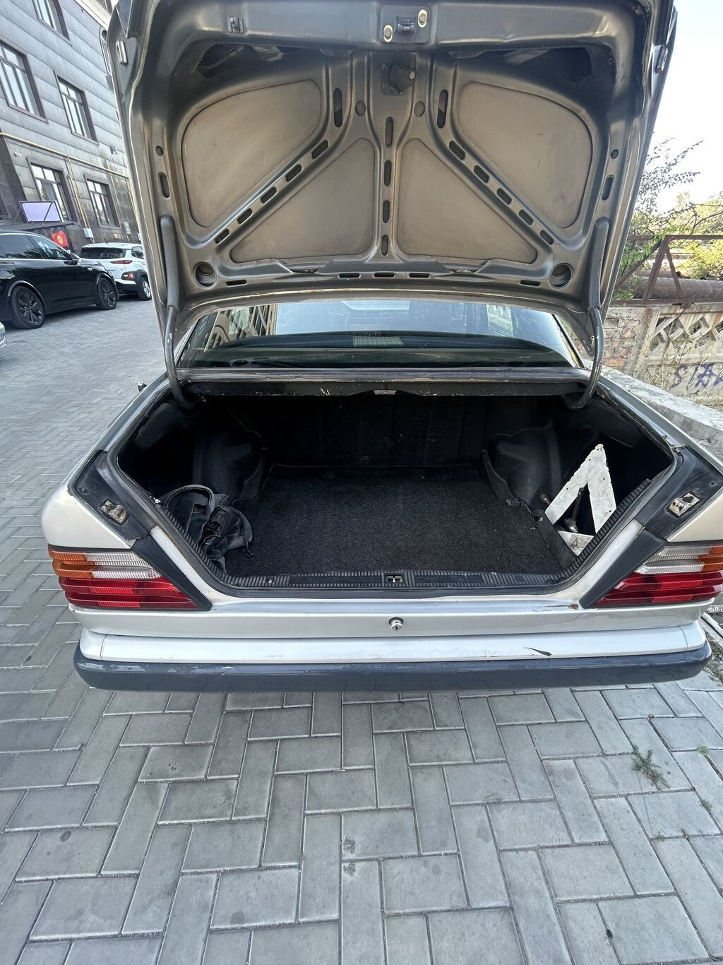 Mercedes-Benz E-Class: 1987 г., Бензин: фото 4