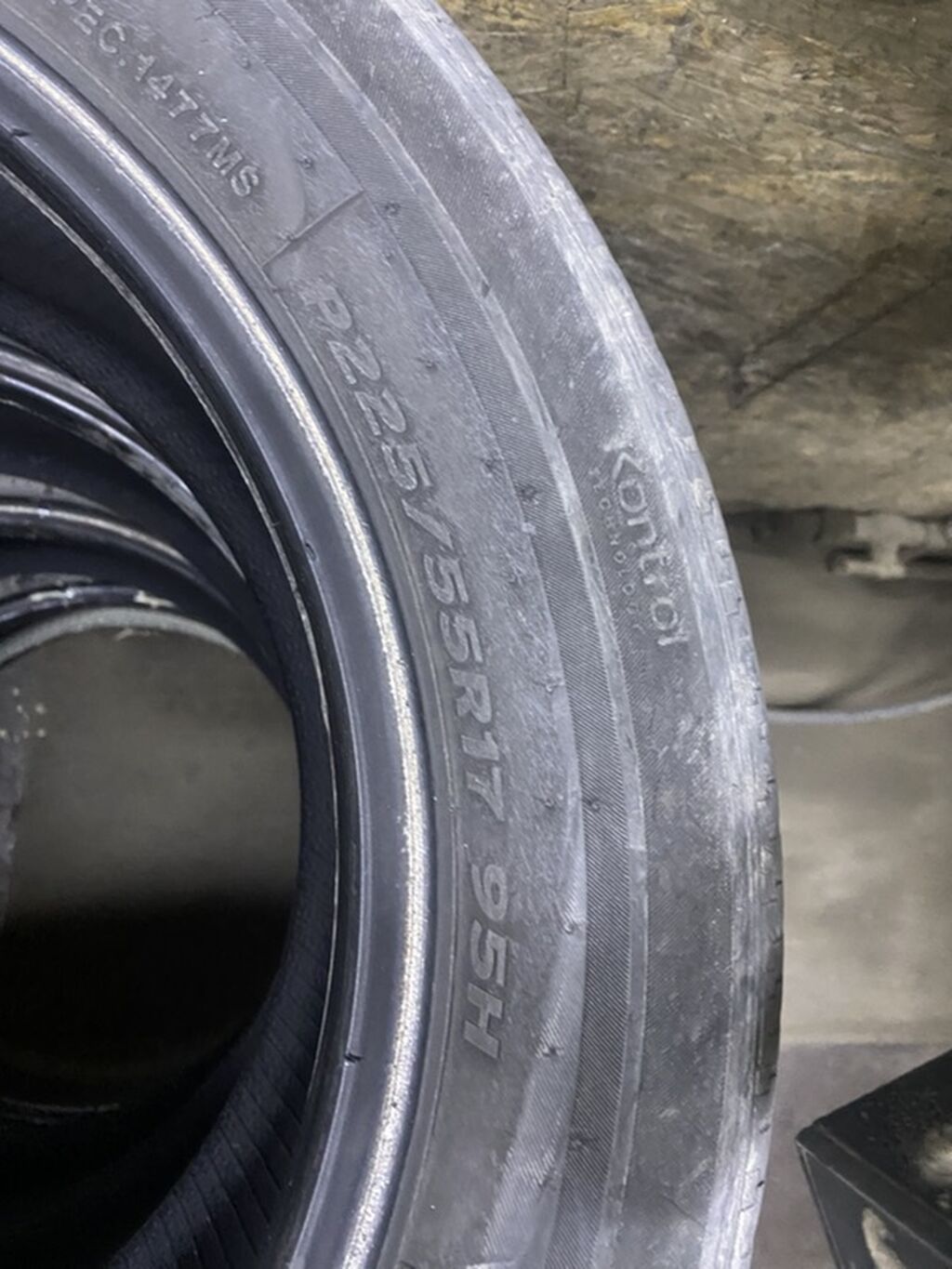 Комплект из 4 автомобильных шин R225/55 R17 95H. Характеристики: -: фото 2
