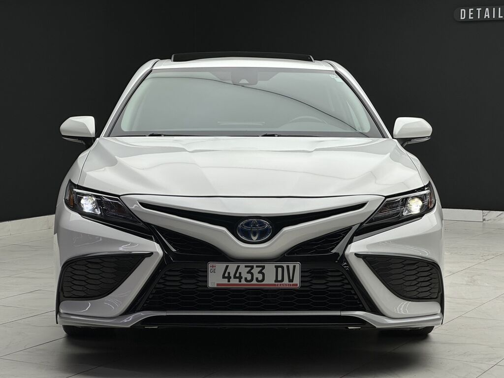 Toyota Camry: 2020 г., 2.5 л, Автомат, Гибрид, Седан: фото 2