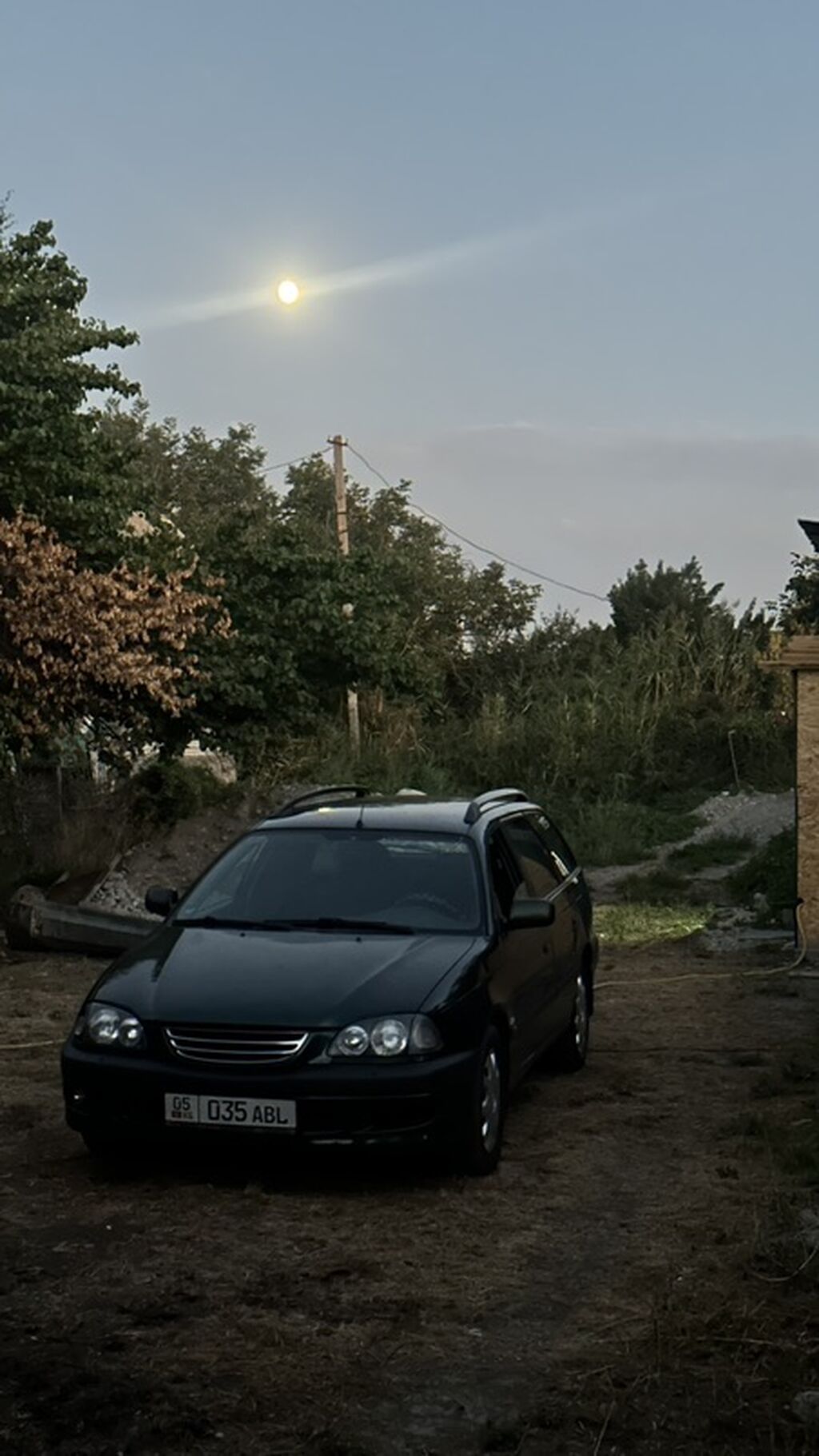 Toyota Avensis: 2000 г., 2 л, Механика, Бензин, Универсал: фото 1