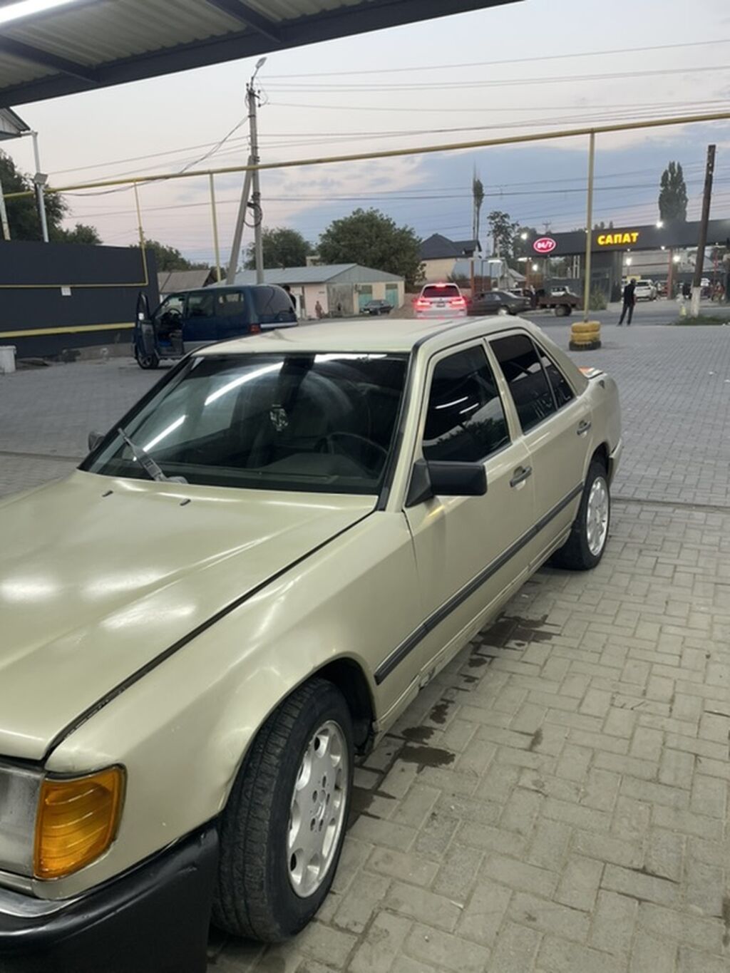 Mercedes-Benz W124: 1986 г., 2.3 л, Механика, Бензин, Седан: фото 4