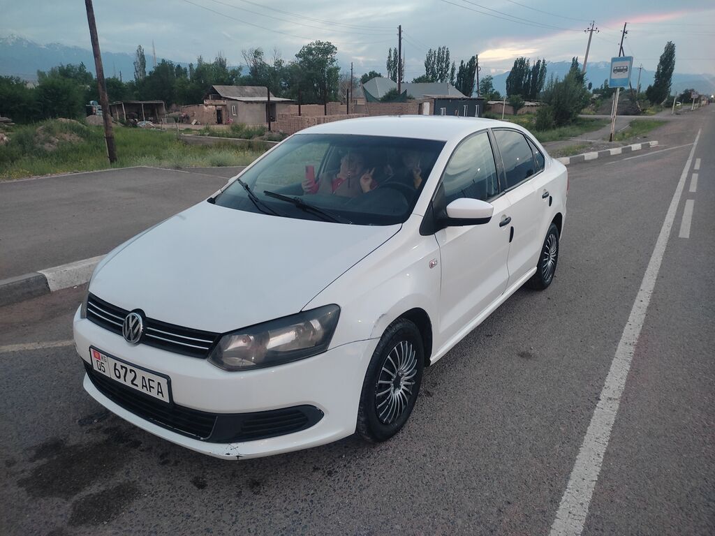 Volkswagen Polo: 2013 г., 1.6 л, Механика, Бензин, Седан: фото 8