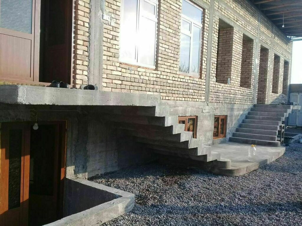Бетонная лестница Для дома, Стиль: Классический: фото 1