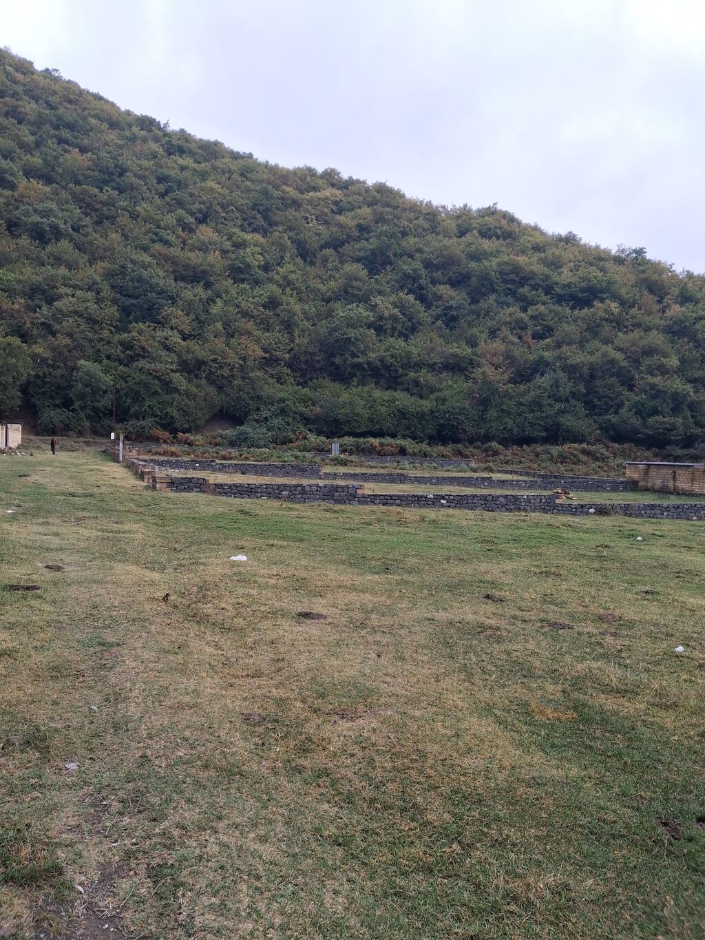 Qax rayonu Qaxbaş kəndində 10 sot torpaq sahəsi