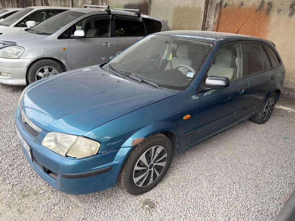 Mazda 323: 1999 г., 1.5 л, Механика, Бензин, Универсал: фото 1