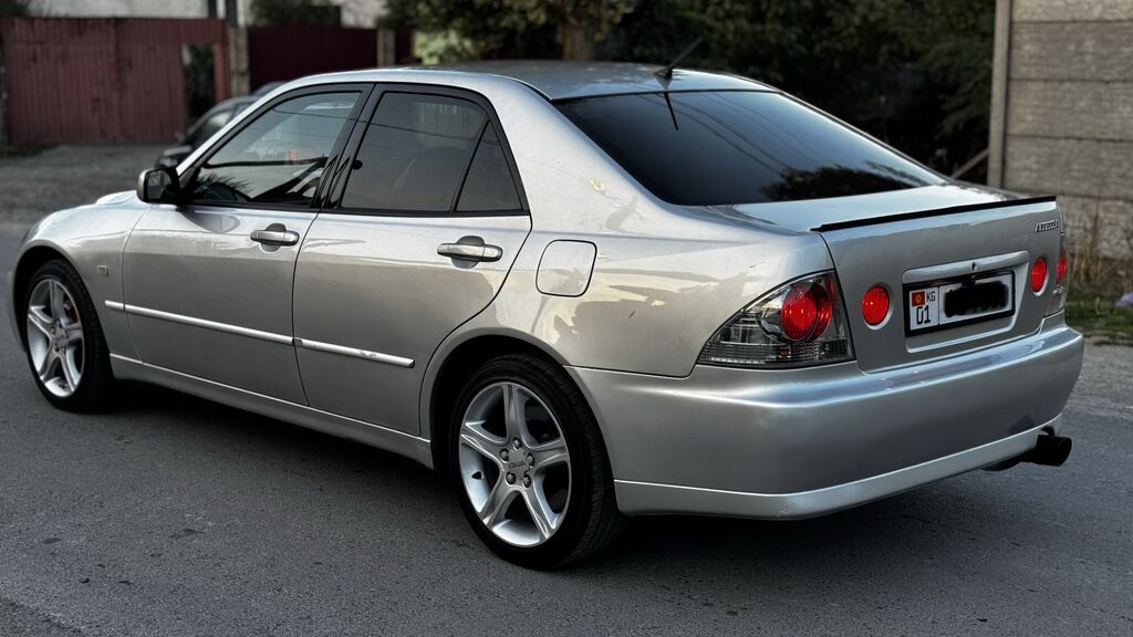 Toyota Altezza: 2002 г., 2 л, Автомат, Бензин, Седан: фото 5