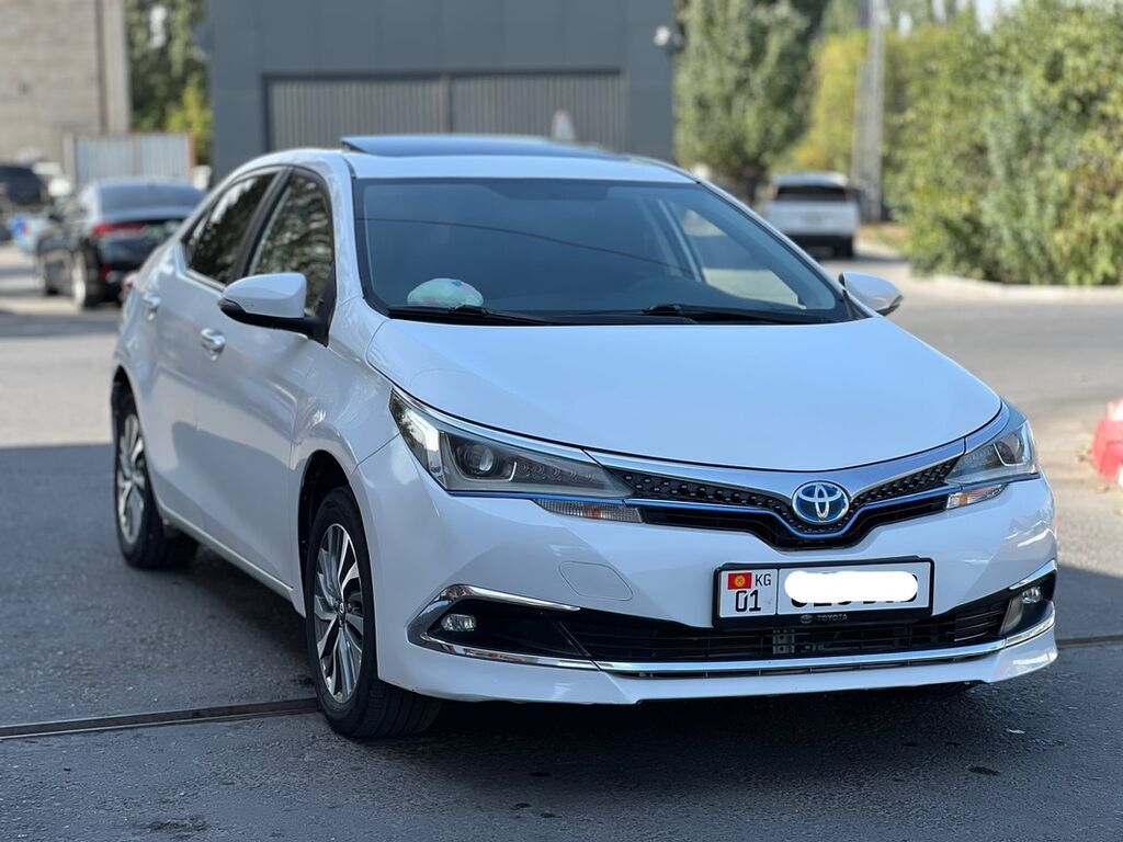 Toyota Corolla: 2019 г., 1.8 л, Вариатор, Гибрид, Седан: фото 2