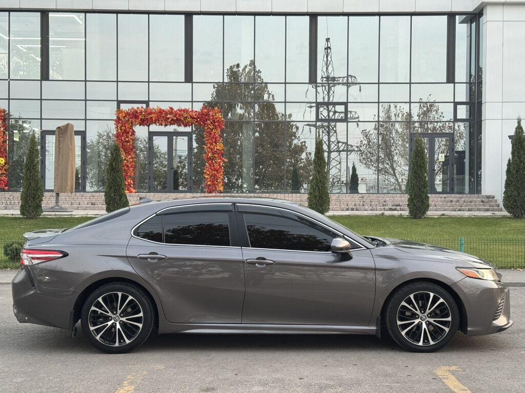 Toyota Camry: 2019 г., 2.5 л, Автомат, Бензин, Седан: фото 4