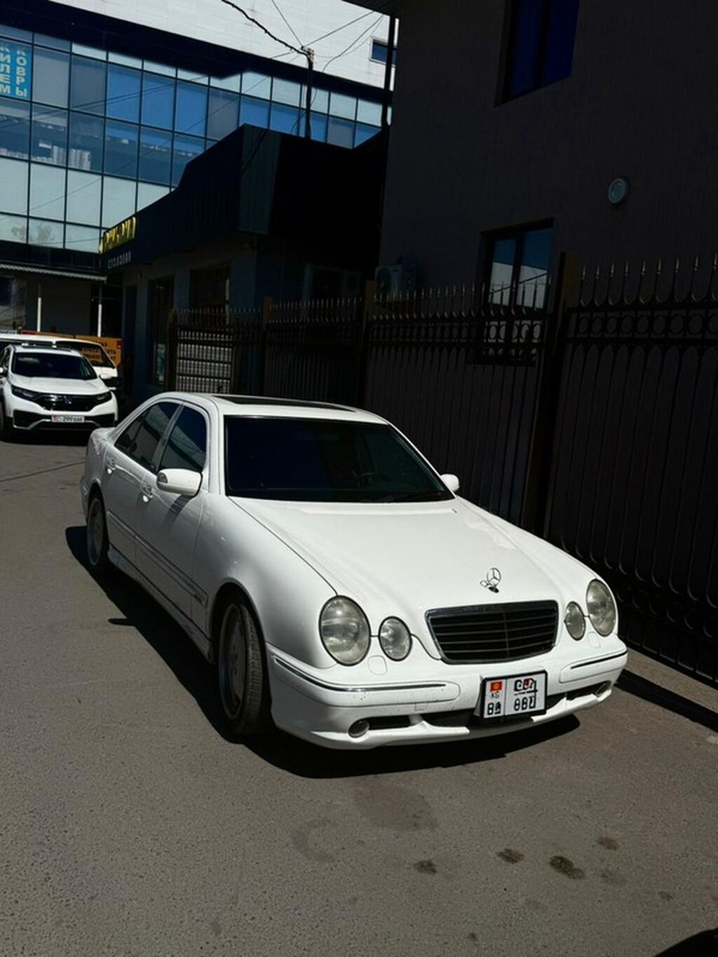 Mercedes-Benz E-Class: 1997 г., Автомат, Седан: фото 4