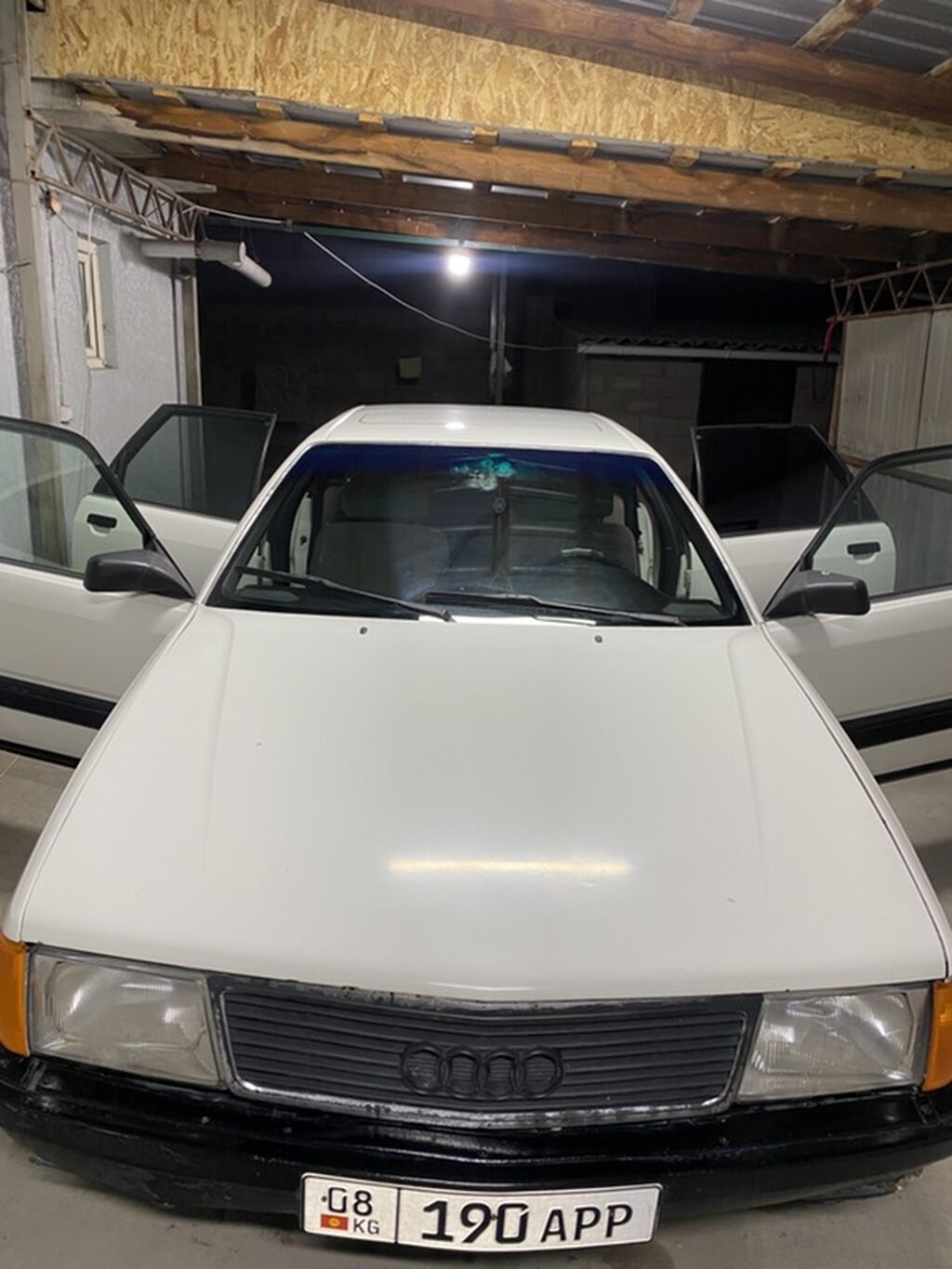 Audi 100: 1990 г., 2 л, Механика, Бензин, Седан: фото 3