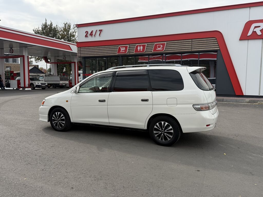 Toyota Gaia: 2001 г., 2 л, Автомат, Бензин, Минивэн: фото 3