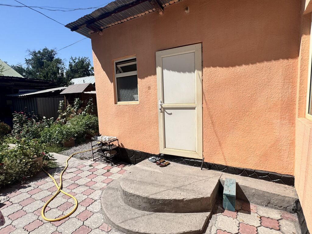 ПРОДАЁТСЯ ДОМ — ЗАХОДИ И ЖИВИ! Адрес: г. Кара-Балта, ул. Жайыл: фото 2