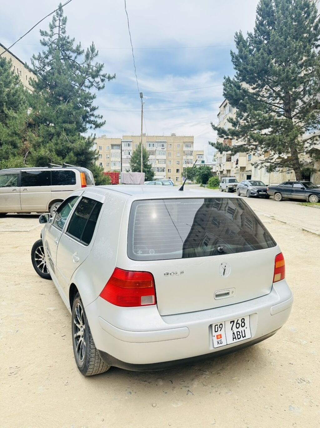 Volkswagen Golf: 2001 г., 2 л, Автомат, Бензин, Хэтчбэк: фото 2