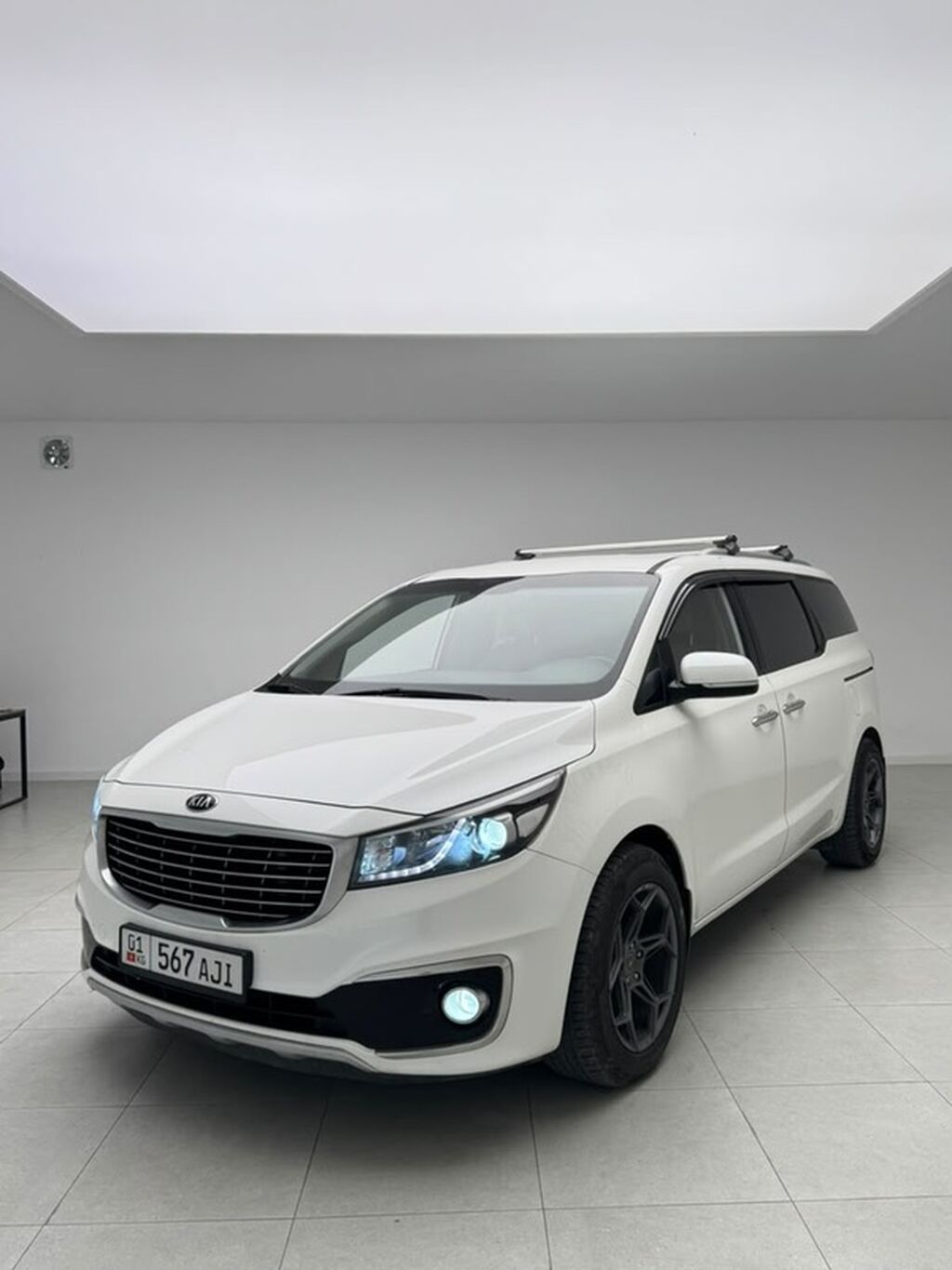 Kia Carnival: 2015 г., 2.2 л, Автомат, Дизель, Минивэн — фото 3