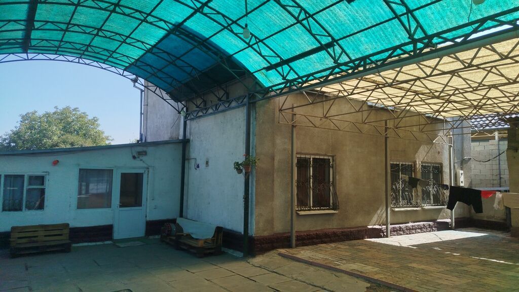 6 комнат и более, 180 м², 10 соток, Бишкек, Кожомкул стадион Собственник: фото 2