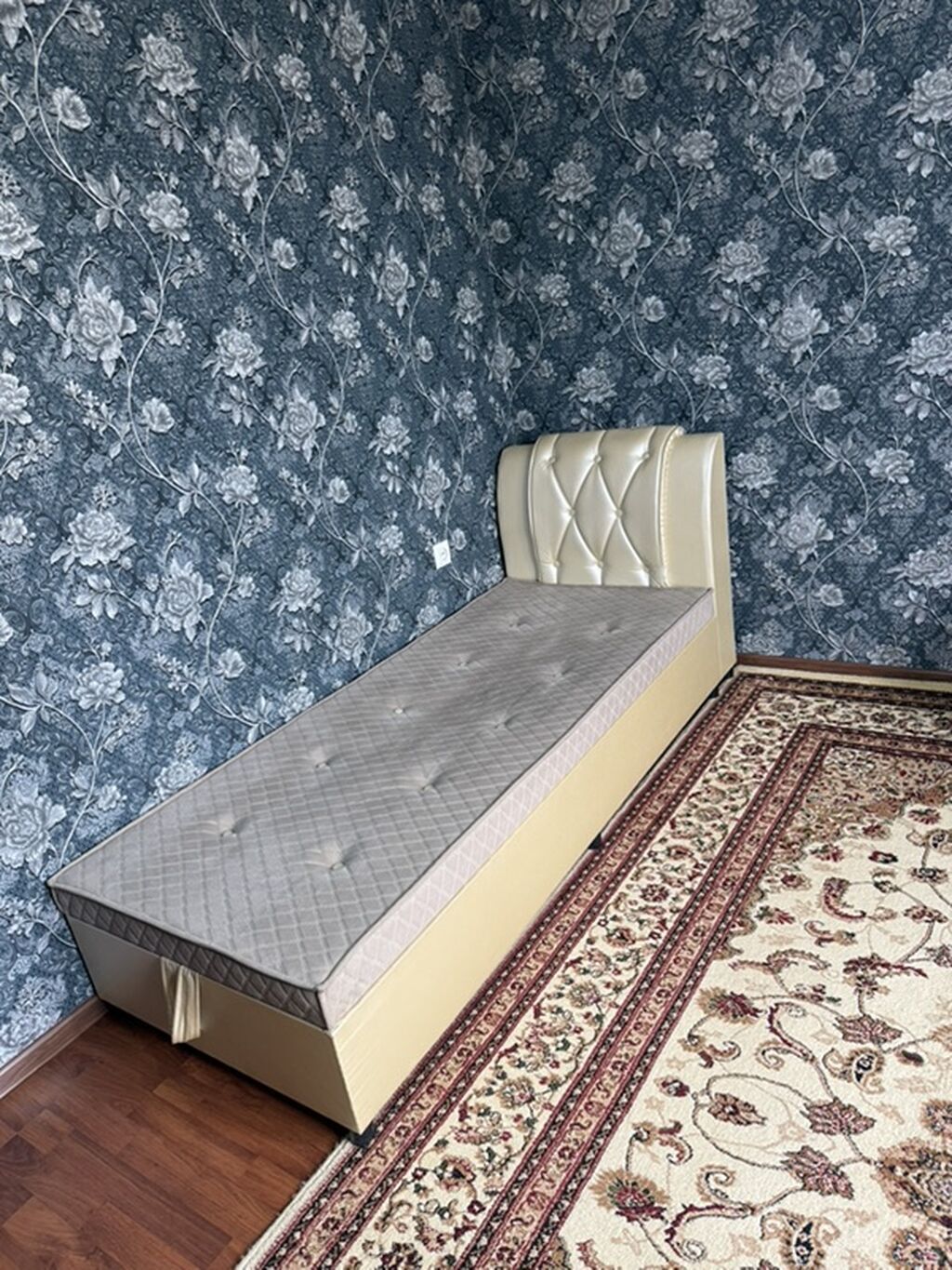 Односпальная кровать с мягким изголовьем и коробом для хранения. -: фото 2