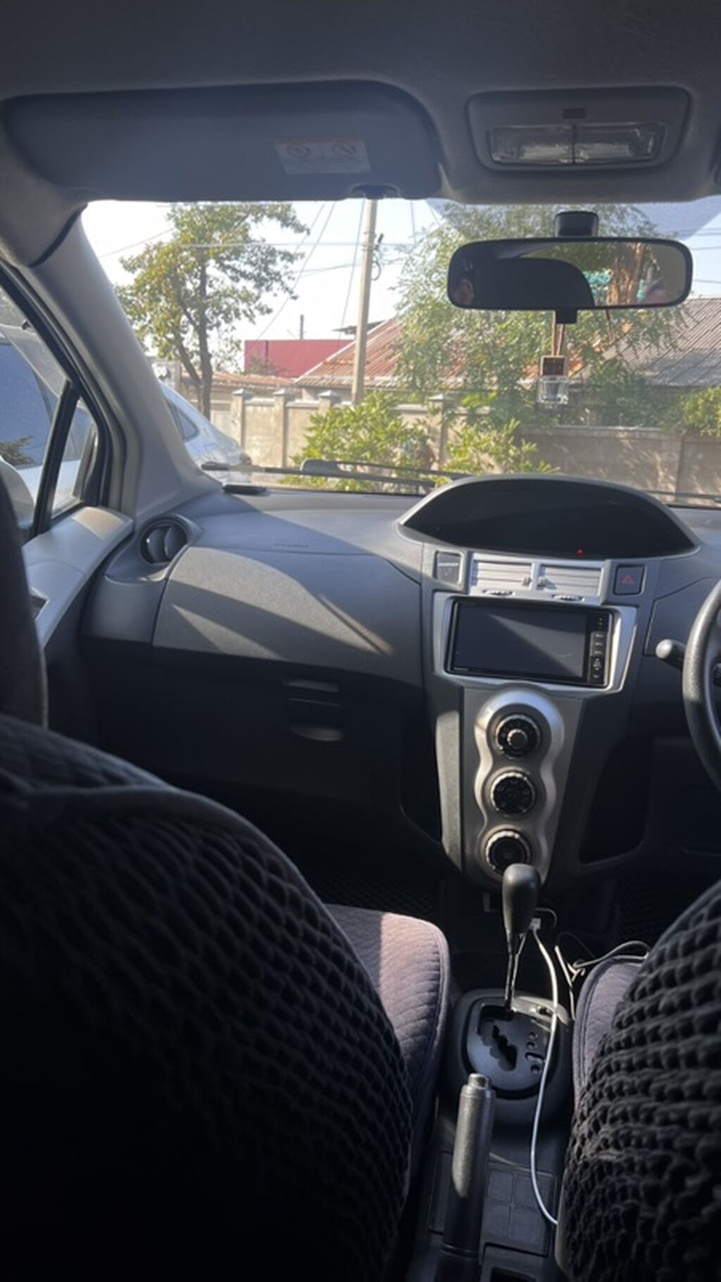 Toyota Vitz: 2005 г., 1 л, Автомат, Бензин, Хэтчбэк: фото 2