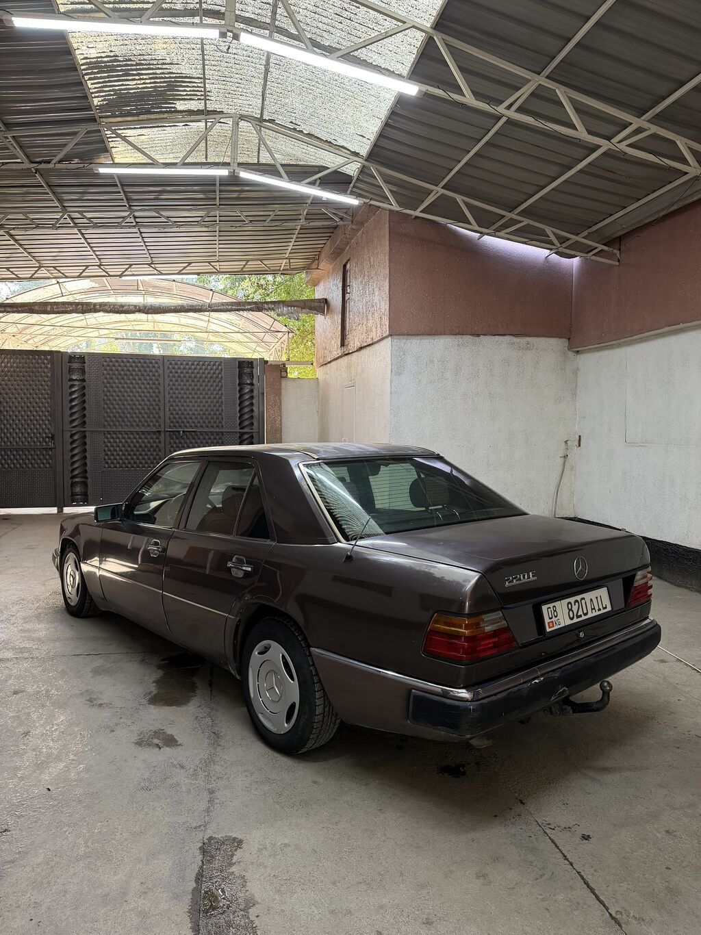 Mercedes-Benz W124: 1993 г., 2.2 л, Механика, Бензин, Седан: фото 1