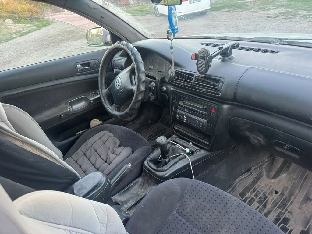 Volkswagen Passat Variant: 1999 г., 2.3 л, Механика, Бензин, Универсал: фото 2