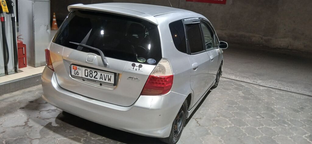 Honda Fit: 2003 г., 1.3 л, Вариатор, Бензин, Седан: фото 3
