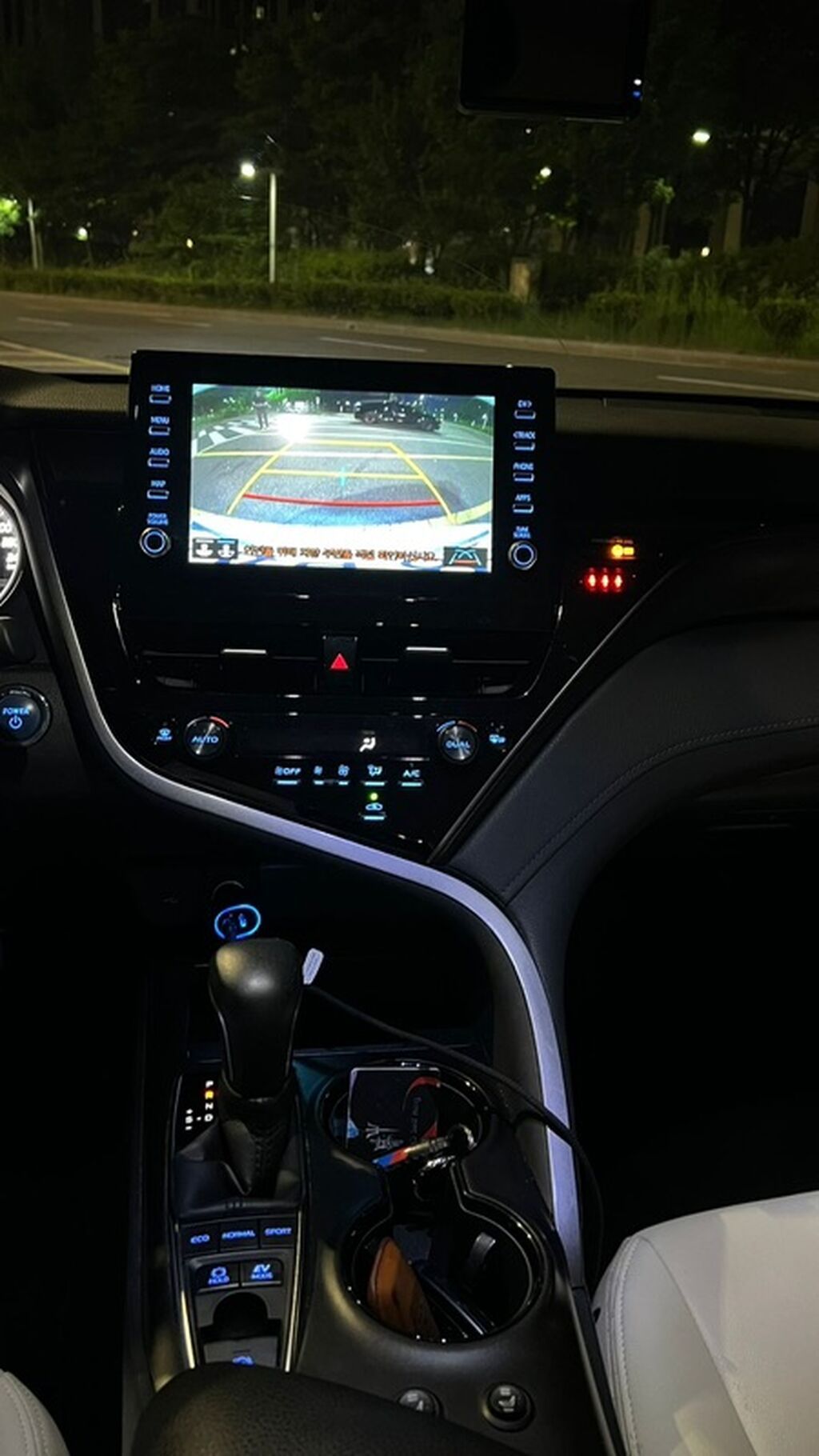 Toyota Camry: 2022 г., 2.5 л, Автомат, Гибрид, Седан: фото 8