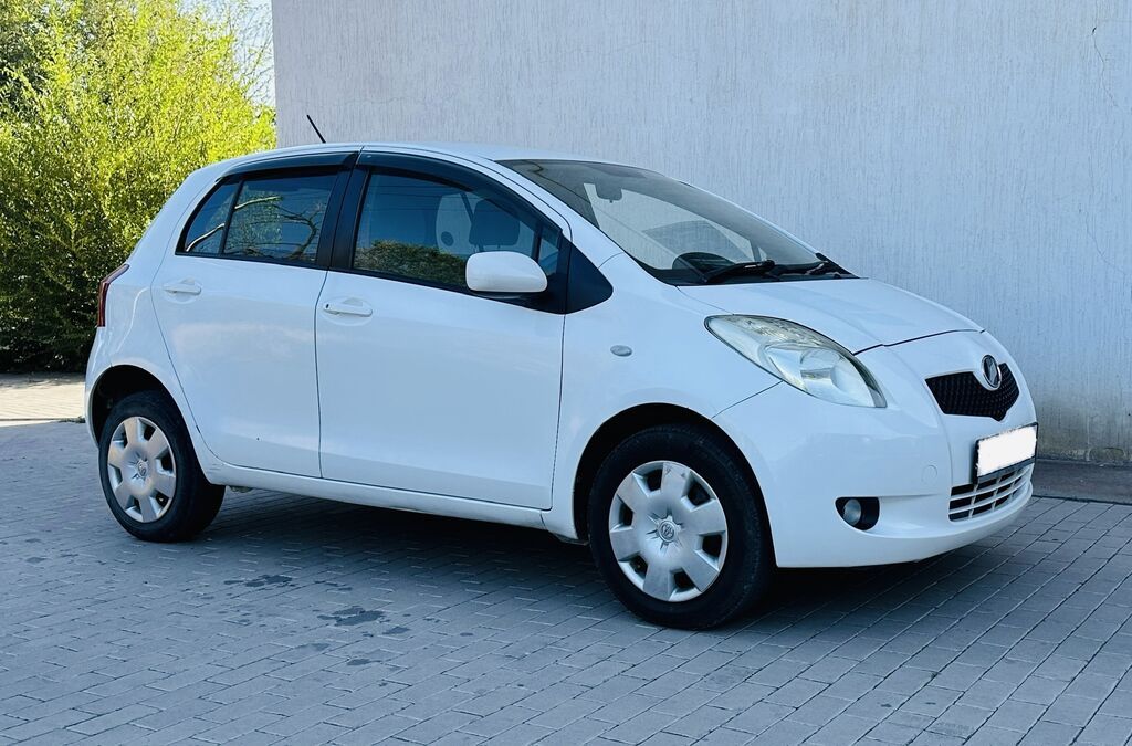 Toyota Vitz: 2006 г., 1.3 л, Автомат, Бензин, Хэтчбэк: фото 3