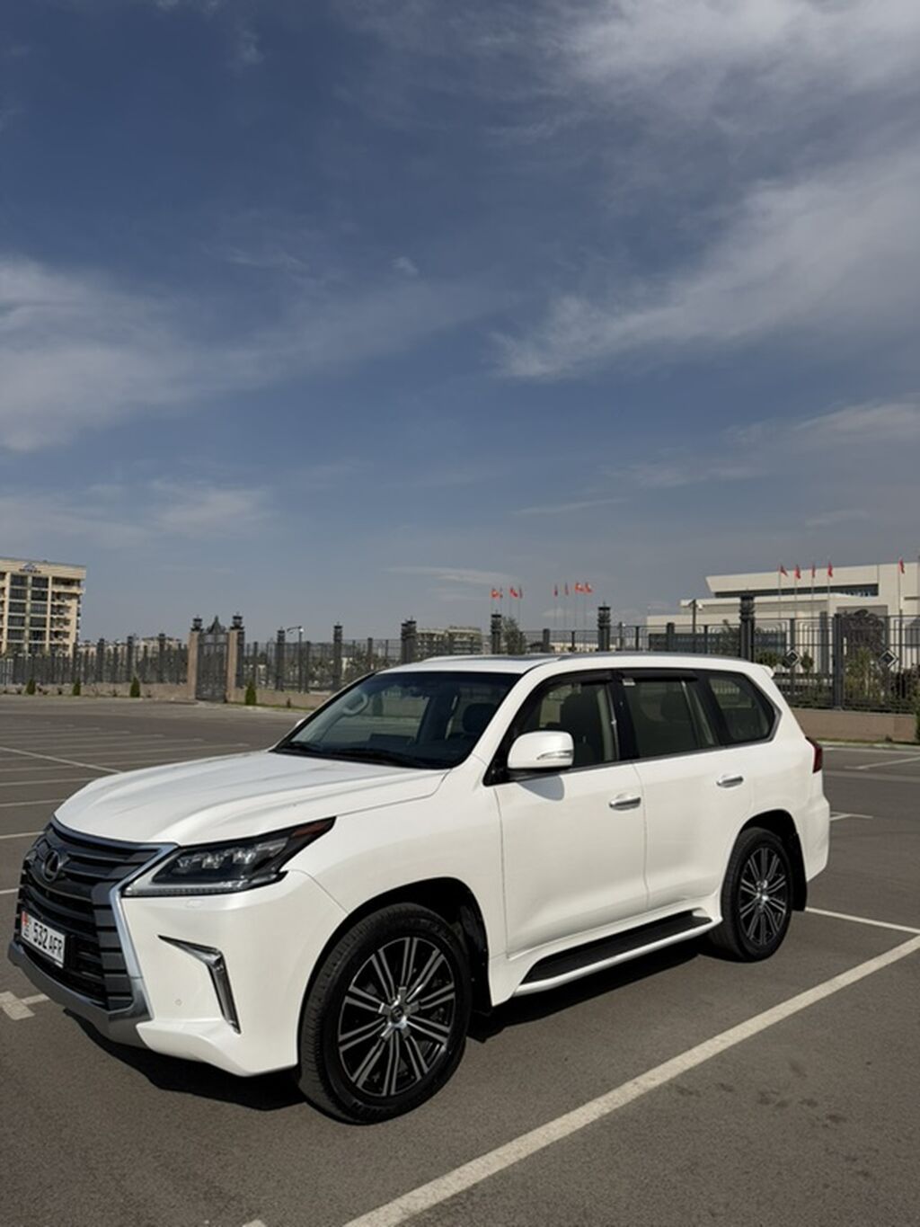 Lexus LX: 2017 г., 5.7 л, Автомат, Бензин, Внедорожник: фото 6