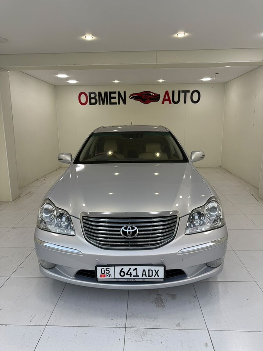 Toyota Crown Majesta: 2004 г., 4.3 л, Автомат, Бензин, Седан: фото 2
