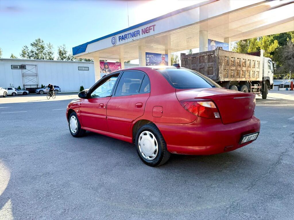 Kia Rio: 2004 г., 1.6 л, Механика, Бензин, Седан: фото 4