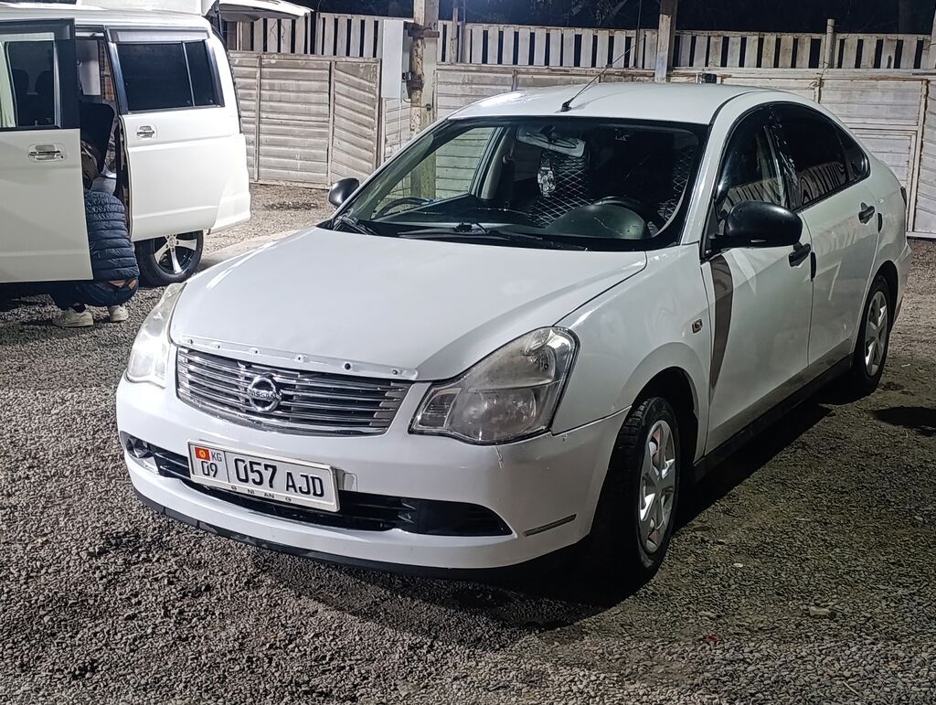 Nissan Tiida: 2015 г., 1.6 л, Механика, Бензин, Седан: фото 6