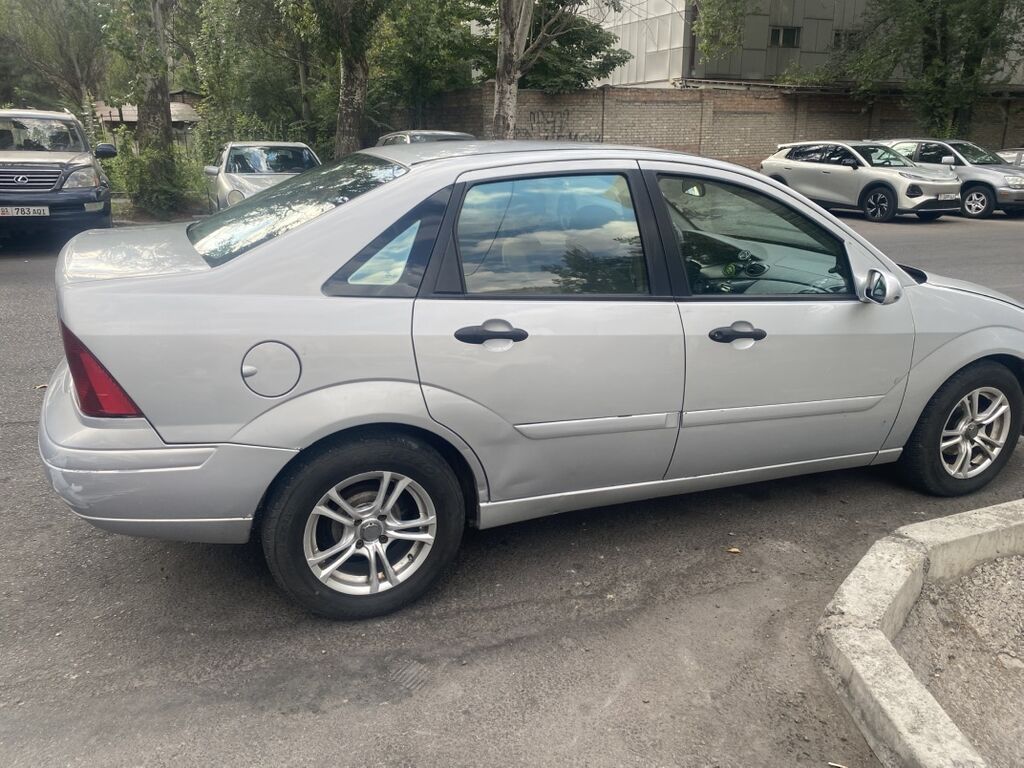 Ford Focus: 2003 г., 2 л, Автомат, Бензин, Седан: фото 2