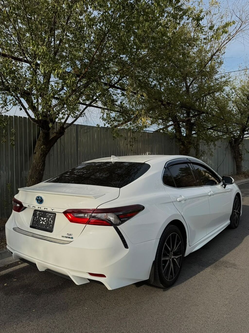 Toyota Camry: 2021 г., 2.5 л, Вариатор, Гибрид, Седан: фото 2