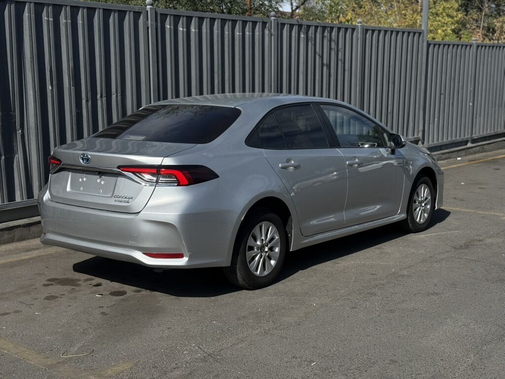Toyota Corolla: 2021 г., 1.8 л, Гибрид, Седан: фото 2